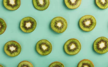 Frutta, mangiare il kiwi può migliorare vitalità e umore. LO STUDIO
