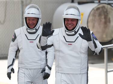 CAPE CANAVERAL, FLORIDA - MAY 30: NASA astronauts Bob Behnken (R) and Doug Hurley walk out of the Operations and Checkout Building on their way to the SpaceX Falcon 9 rocket with the Crew Dragon spacecraft on launch pad 39A at the Kennedy Space Center on May 30, 2020 in Cape Canaveral, Florida. The inaugural flight will be the first manned mission since the end of the Space Shuttle program in 2011 to be launched into space from the United States. (Photo by Joe Raedle/Getty Images)