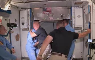 SpaceX Crew Dragon Iss abbraccio