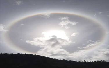 Alone solare, l’affascinante fenomeno ottico nei cieli dell’Alto Adige