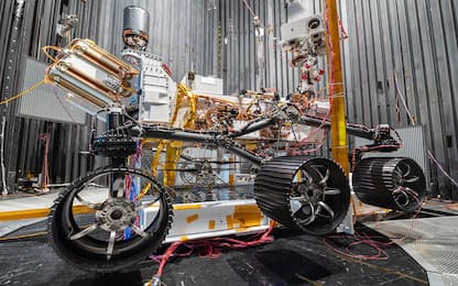 Nasa, l’elicottero Ingenuity ricarica le batterie in volo verso Marte