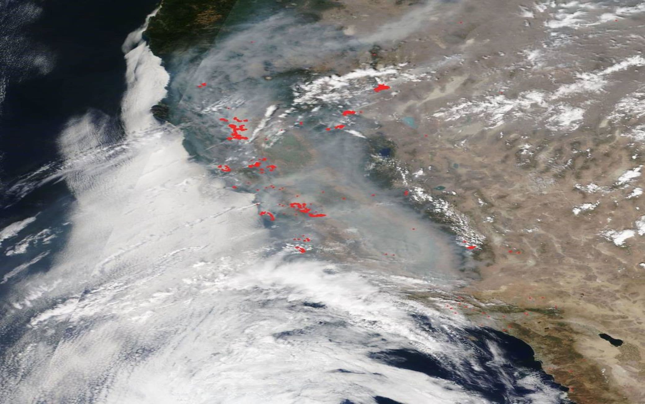 Gli incendi in California visti dallo spazio