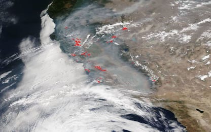 Nasa, gli incendi in California osservati dallo spazio. FOTO