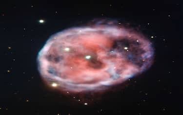 Stelle e "teschi", dallo spazio lo scatto di una nebulosa spettrale