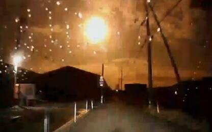 Giappone, una “palla di fuoco” illumina il cielo nella notte. VIDEO
