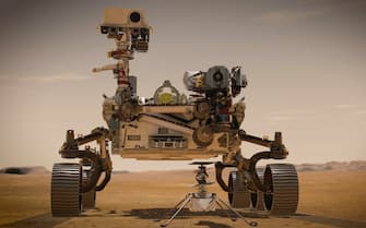 USA NASA MARS PERSEVERANCE ROVER An undated handout picture made available by the National Aeronautics and Space Administration (NASA)'s Jet Propulsion Laboratory (JPL) in Southern California, USA shows an illustration of NASA's Perseverance rover and Ingenuity Mars Helicopter (bottom) on the Martian surface (issued 08 February 2021). Hundreds of critical events must execute perfectly and exactly on time for the rover to land safely on 18 February 2021 on Mars. NASA's Jet Propulsion Laboratory in Southern California built and will manage operations of the Mars 2020 Perseverance rover for NASA. Perseverance is on a mission to seek signs of ancient life and collect samples of rock and regolith (broken rock and soil) for possible return to Earth. ANSA/NASA/JPL-Caltech HANDOUT HANDOUT EDITORIAL USE ONLY/NO SALES