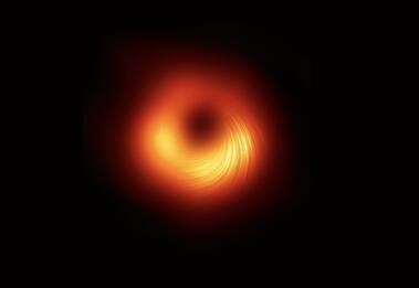 Spazio, la prima foto del campo magnetico di un buco nero