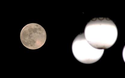 Stanotte arriva la Luna Blu, terzo plenilunio estivo: cose da sapere