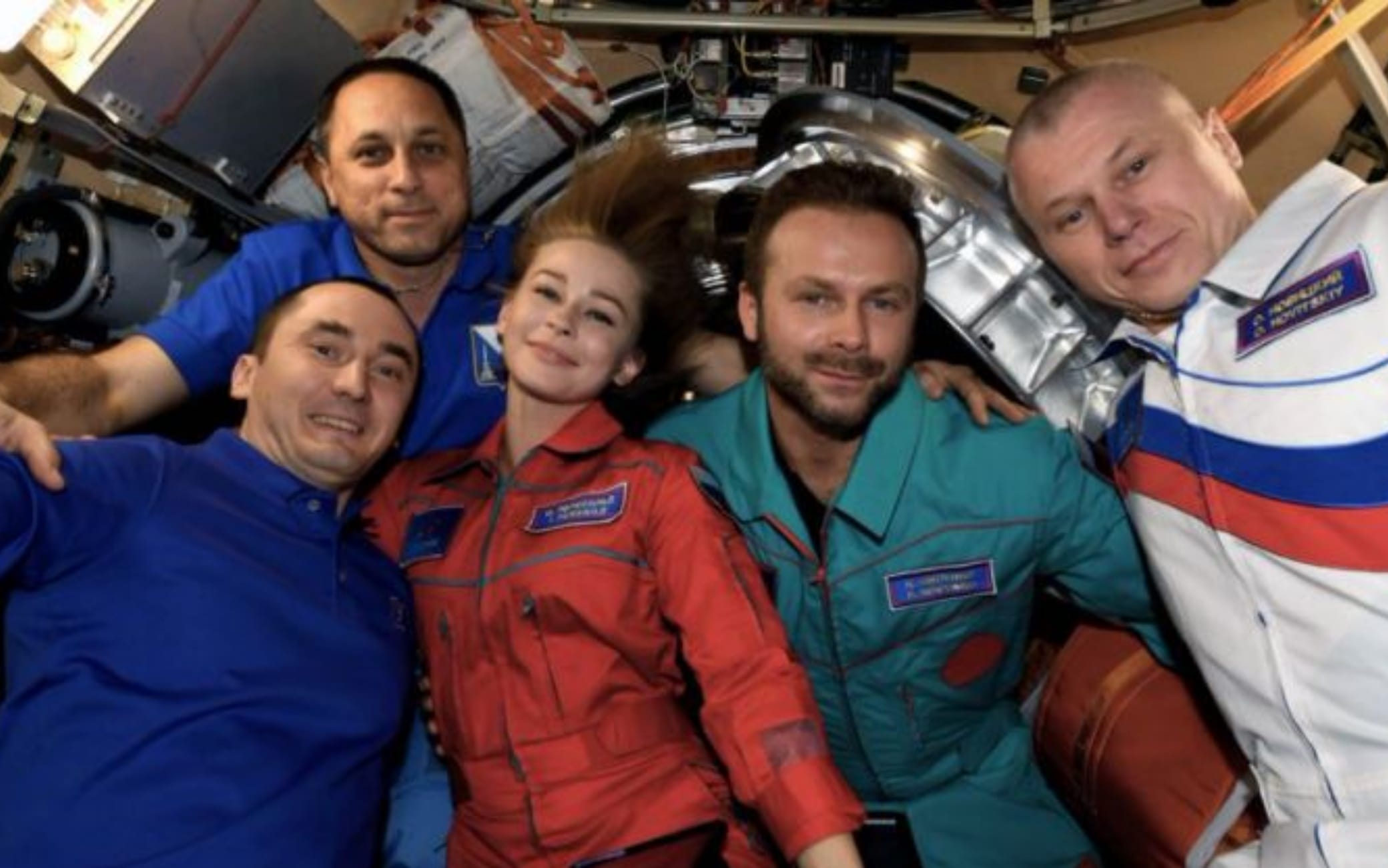 Shooting the first film in space, the Russian crew returns to Earth after 12 days