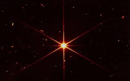 Spazio, la foto della stella realizzata dal James Webb Space Telescope