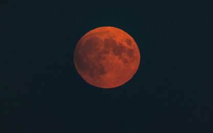 Luna Rossa 2022, questa notte l’eclissi totale: orari e dove vederla