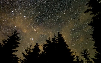 In this 30 second exposure, a meteor streaks across the sky during the annual Perseid meteor shower, Tuesday, August 10, 2021, in Spruce Knob, West Virginia.  Mandatory Credit: Bill Ingalls / NASA via CNP Pictured: GV, General View Ref: SPL5245128 100821 NON-EXCLUSIVE Picture by: Bill Ingalls / NASA via CNP / SplashNews.com Splash News and Pictures USA: +1 310-525-5808 London: +44 (0) 20 8126 1009 Berlin: +49 175 3764 166 photodesk@splashnews.com World Rights, No France Rights