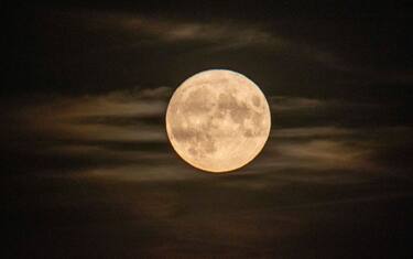 Superluna dello Storione 2022: le immagini più belle dal mondo. FOTO