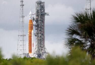 epa10144560 A handout picture made available by the National Aeronautics and Space Administration (NASA) shows NASA s Space Launch System (SLS) rocket with the Orion spacecraft aboard seen atop a mobile launcher at Launch Pad 39B as preparations for launch continue, at NASA s Kennedy Space Center in Merrit Island, Florida, USA, 29 August 2022. NASA s Artemis I flight test is the first integrated test of the agency s deep space exploration systems: the Orion spacecraft, SLS rocket, and supporting ground systems. Launch of the uncrewed flight test is targeted for no earlier than 29 August at 8:33 a.m. ET.  EPA/Joel Kowsky / HANDOUT MANDATORY CREDIT: (NASA/Joel Kowsky) HANDOUT EDITORIAL USE ONLY/NO SALES