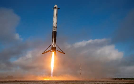 SpaceX, the Falcon Heavy rocket returns on a mission after three years