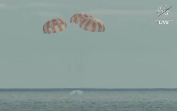 Luna, missione Artemis 1 della Nasa: ammaraggio della capsula Orion ...
