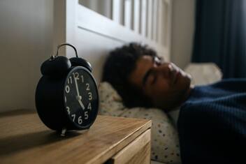In inverno bisogna dormire di più, lo dice la scienza. LO STUDIO
