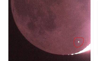 Meteorite si schianta sulla Luna, nuovo cratere di 10 metri. VIDEO