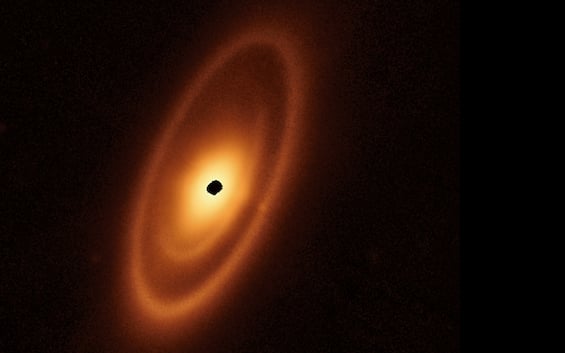 The James Webb telescope finds the ghost planet Fomalhaut-b