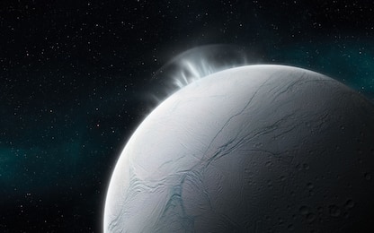 Saturno, scoperti fosfati sul satellite ghiacciato Encelado