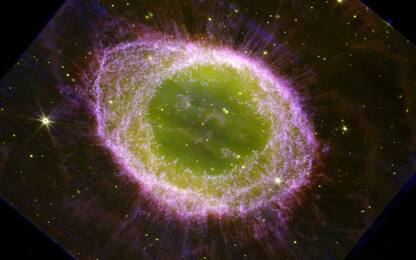 Una stella morente, le immagini catturate dal telescopio Webb. FOTO