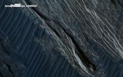 Marte, il deserto blu nel cratere “Aram Chaos”: le immagini della Nasa