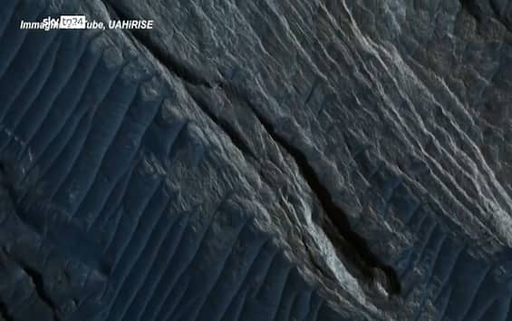 Mars, the blue desert of the “Aram Chaos” crater: spectacular images from NASA. VIDEO