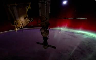 Lo spettacolo dell'aurora boreale vista dallo spazio. VIDEO