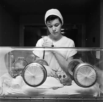 circa 1955:  A premature baby in an incubator known as an 'isolette' - a plexiglass bubble that approximates the conditions of the womb.  (Photo by Three Lions/Getty Images)