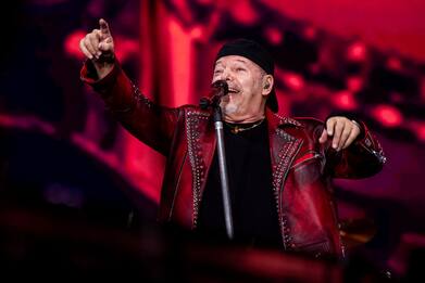 Buon compleanno Vasco Rossi, la storia del "komandante"