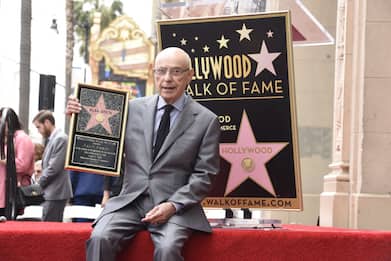 Alan Arkin riceve la stella sulla Walk of Fame. FOTO