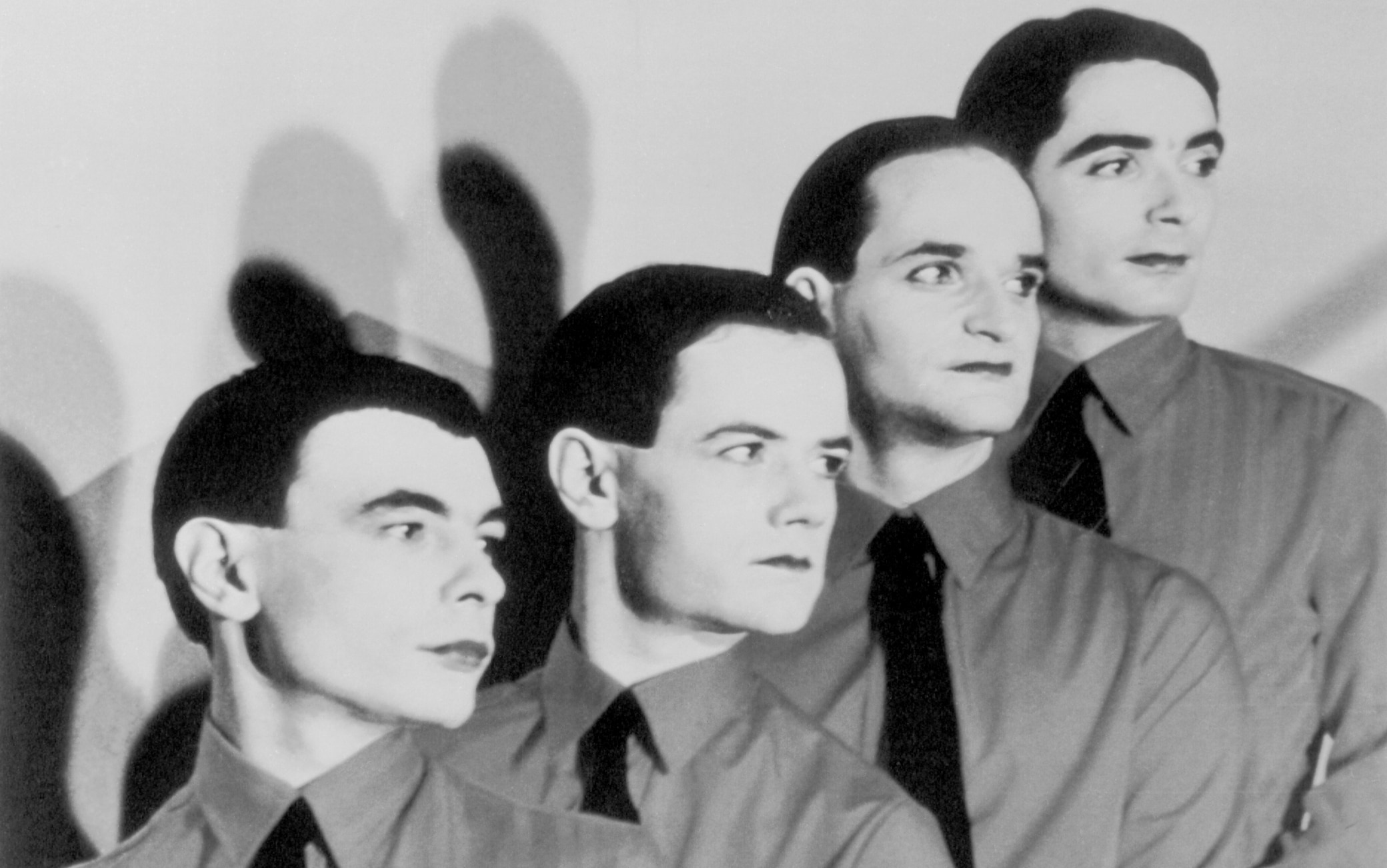 Una foto dei Kraftwerk a fine anni '70. Da sinistra a destra: Karl Bartos, Rolf Hutter, Florian Schneider e Wolfgan Flur Kraftwerk