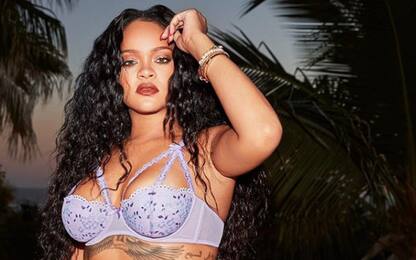 Rihanna pubblica nuove foto della sua linea di intimo Fenty