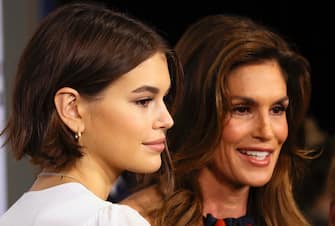 BEVERLY HILLS, CALIFORNIA - NOVEMBER 06: Kaia Gerber (L) and Cindy Crawford attend the Women's Guild Cedars-Sinai annual luncheon at the Regent Beverly Wilshire Hotel on November 06, 2019 in Beverly Hills, California. (Photo by David Livingston/Getty Images)