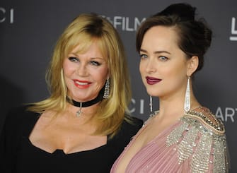 LOS ANGELES, CA - NOVEMBER 04:  Melanie Griffith and Dakota Johnson arrive at the 2017 LACMA Art + Film Gala honoring Mark Bradford and George Lucas at LACMA on November 4, 2017 in Los Angeles, California.  (Photo by Gregg DeGuire/WireImage)