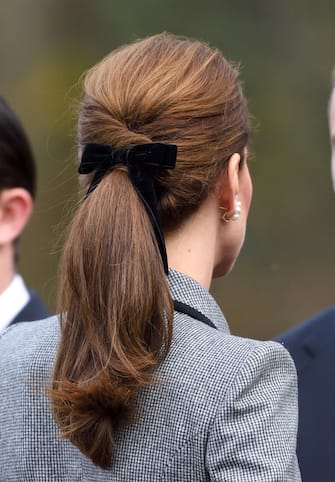 LEICESTER, ENGLAND - NOVEMBER 28:  Catherine, Duchess of Cambridge, hair detail, arrives at Leicester City Football Club to pay tribute to those who were tragically killed in the helicopter crash at the King Power Stadium on November 28, 2018 in Leicester, United Kingdom.  (Photo by Karwai Tang/WireImage)