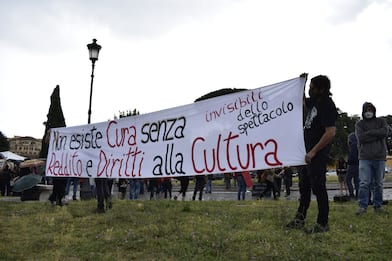 Covid a Roma, lavoratori spettacolo: "Serve la formazione retribuita"