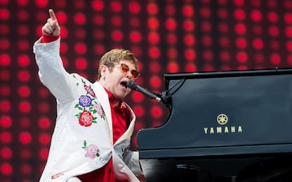 Elton John contro il Vaticano dopo no alla benedizione di coppie gay