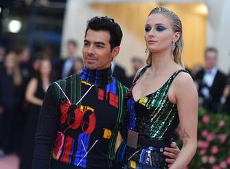 British actress Sophie Turner and husband musician Joe Jonas arrive for the 2019 Met Gala at the Metropolitan Museum of Art on May 6, 2019, in New York. - The Gala raises money for the Metropolitan Museum of Arts Costume Institute. The Gala's 2019 theme is Camp: Notes on Fashion" inspired by Susan Sontag's 1964 essay "Notes on Camp". (Photo by ANGELA  WEISS / AFP)        (Photo credit should read ANGELA  WEISS/AFP via Getty Images)