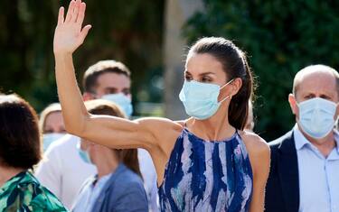 Letizia di Spagna, la regina sceglie un abito low cost