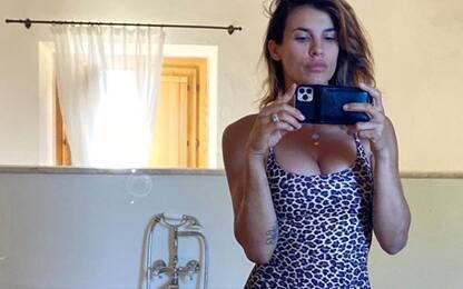 Elisabetta Canalis, lo scatto è a tinte leopardo: la foto su Instagram