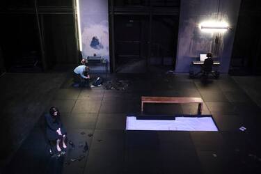 REPRÉSENTATION DE EURYDICA À L'ÉCOLE NORMAL SUP DE SACLAY LE VENDREDI 13 MARS 2020 DANS UNE MISE EN SCÈNE D'ANTOINE GINGT SUR UNE COMPOSITION MUSICALE DE DIMITRI KOURLIANDSKI AVEC LE DANSEUR DOMINIQUE MERCY LA SOPRANO JEANNE CROUSAUD ET LA PIANISTE BIANCA CHILLEMI