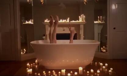 #Hashtagart, "Il Lago dei Cigni" nella vasca da bagno: il video virale