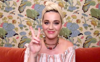 Katy Perry 5 giorni dopo il parto: il selfie su Instagram