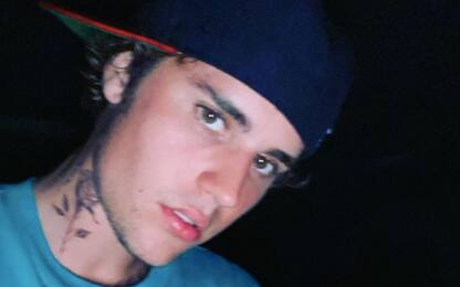 Justin Bieber, nuovo tatuaggio sul collo per la popstar