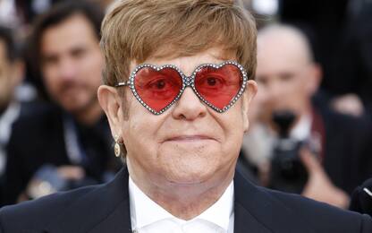 Elton John a Capri: la polemica sulla mascherina, ma arriva una smenti