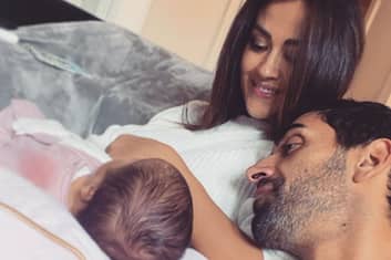 Giorgia Palmas e Filippo Magnini festeggiano il primo mese di Mia