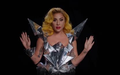 Lady Gaga, un video con tutti gli abiti iconici per invitare al voto