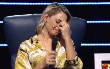Anna Tatangelo ricorda i genitori e Gigi D'Alessio in tv e si commuove