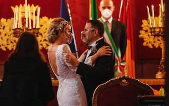 Un momento del matrimonio civile tra Silvia Salis e Fausto Brizzi in Campidoglio, Roma 14 novembre 2020. ANSA / FABIO FRUSTACI